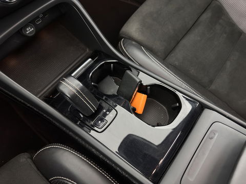 Volvo XC40 Recharge P8 AWD R-Design [ 3-Fase ] { SOH-89%} (INCL-BTW) *PANO | LEATHER-ALCANTARA | DIGI-COCKPIT | FULL-LED | PREMIUM-AUDIO | CARPLAY | KEYLESS | NAVI-FULLMAP | ECC | PDC | HEATED-SPORTSEATS | BLIS | PRIVACY-GLASS | 19''ALU*