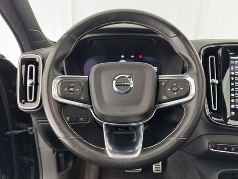 Volvo XC40 Recharge P8 AWD R-Design [ 3-Fase ] { SOH-89%} (INCL-BTW) *PANO | LEATHER-ALCANTARA | DIGI-COCKPIT | FULL-LED | PREMIUM-AUDIO | CARPLAY | KEYLESS | NAVI-FULLMAP | ECC | PDC | HEATED-SPORTSEATS | BLIS | PRIVACY-GLASS | 19''ALU*