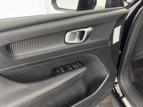 Volvo XC40 Recharge P8 AWD R-Design [ 3-Fase ] { SOH-89%} (INCL-BTW) *PANO | LEATHER-ALCANTARA | DIGI-COCKPIT | FULL-LED | PREMIUM-AUDIO | CARPLAY | KEYLESS | NAVI-FULLMAP | ECC | PDC | HEATED-SPORTSEATS | BLIS | PRIVACY-GLASS | 19''ALU*