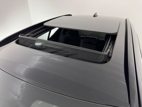 Volvo XC40 Recharge P8 AWD R-Design [ 3-Fase ] { SOH-89%} (INCL-BTW) *PANO | LEATHER-ALCANTARA | DIGI-COCKPIT | FULL-LED | PREMIUM-AUDIO | CARPLAY | KEYLESS | NAVI-FULLMAP | ECC | PDC | HEATED-SPORTSEATS | BLIS | PRIVACY-GLASS | 19''ALU*