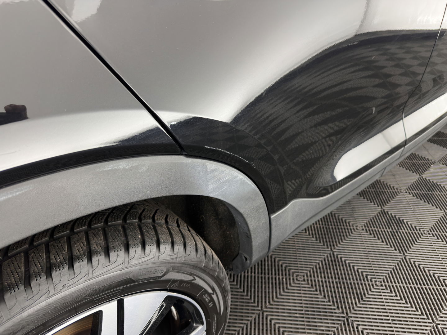 Volvo XC40 Recharge P8 AWD R-Design [ 3-Fase ] { SOH-89%} (INCL-BTW) *PANO | LEATHER-ALCANTARA | DIGI-COCKPIT | FULL-LED | PREMIUM-AUDIO | CARPLAY | KEYLESS | NAVI-FULLMAP | ECC | PDC | HEATED-SPORTSEATS | BLIS | PRIVACY-GLASS | 19''ALU*