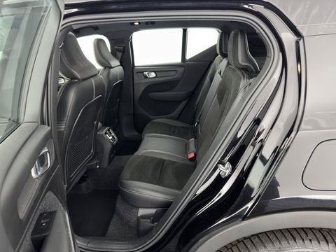 Volvo XC40 Recharge P8 AWD R-Design [ 3-Fase ] { SOH-89%} (INCL-BTW) *PANO | LEATHER-ALCANTARA | DIGI-COCKPIT | FULL-LED | PREMIUM-AUDIO | CARPLAY | KEYLESS | NAVI-FULLMAP | ECC | PDC | HEATED-SPORTSEATS | BLIS | PRIVACY-GLASS | 19''ALU*