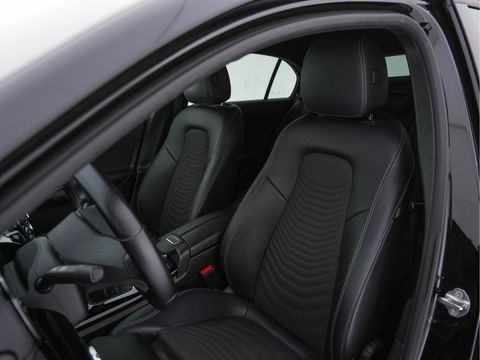 Mercedes-Benz A-Klasse 160 Business Solution (INCL-BTW) *LEATHER- FABRIC | FULL-LED | WIDE-SCREEN-COCKPIT | CAMERA | NAVI-FULLMAP | HEATED-COMFORTSEATS | ECC | PRIVACY-GLASS | PDC | KEYLESS | CRUISE | CARBON-INLAY | 16''ALU*