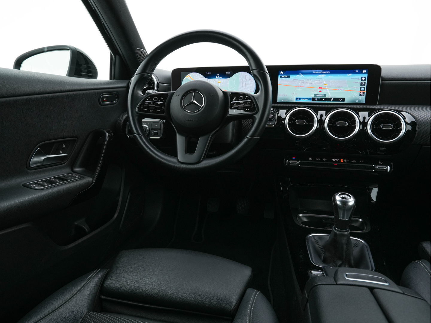 Mercedes-Benz A-Klasse 160 Business Solution (INCL-BTW) *LEATHER- FABRIC | FULL-LED | WIDE-SCREEN-COCKPIT | CAMERA | NAVI-FULLMAP | HEATED-COMFORTSEATS | ECC | PRIVACY-GLASS | PDC | KEYLESS | CRUISE | CARBON-INLAY | 16''ALU*