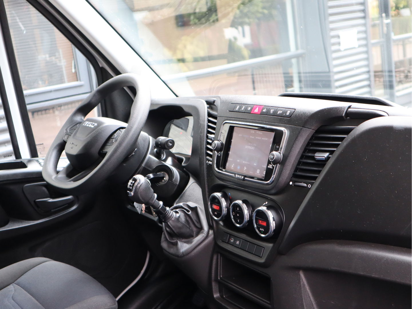 Iveco Daily 35S14V 2 136pk Euro 6 Bakwagen - Dhollandia - Airco - Camera
