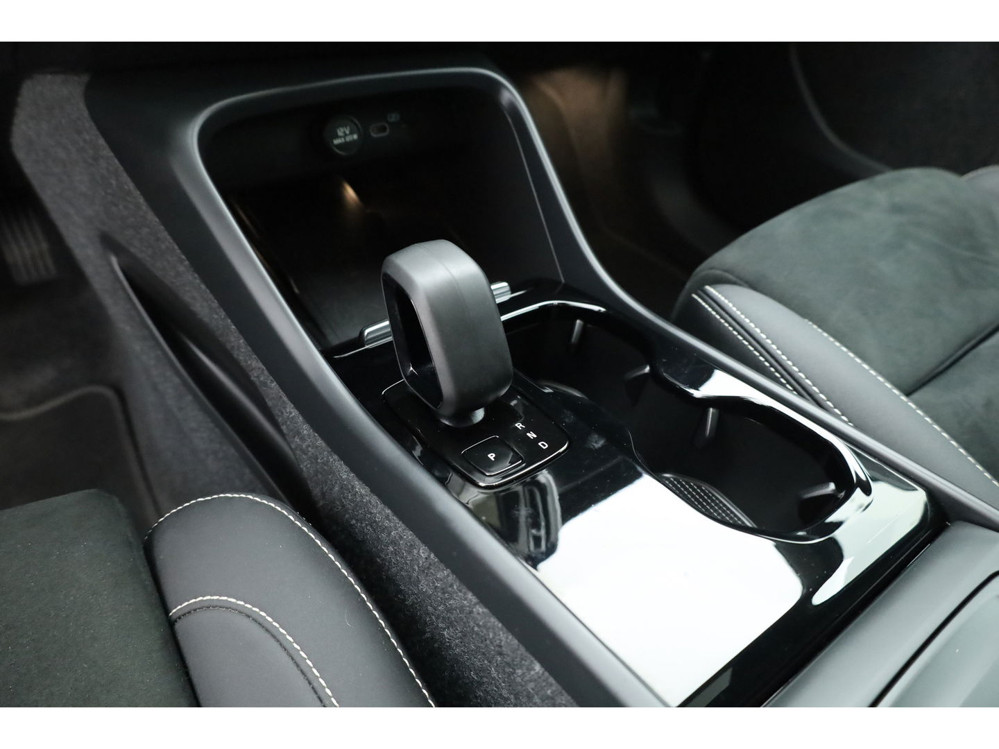 Volvo C40 Recharge Twin Intro Edition 78 kWh | Pano | 360 Camera | H&K Audio |