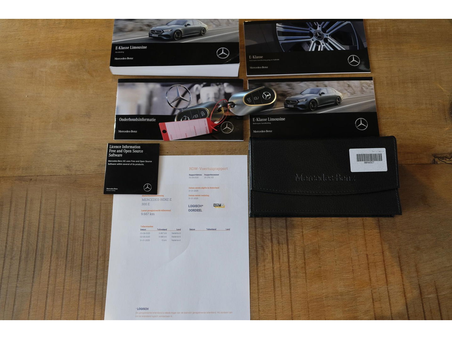 Mercedes-Benz E-Klasse E300e AMG 313pk Hybrid Panoramadak Superscreen Night pakket MBUX Digital light NLauto Keyless 20" LMV