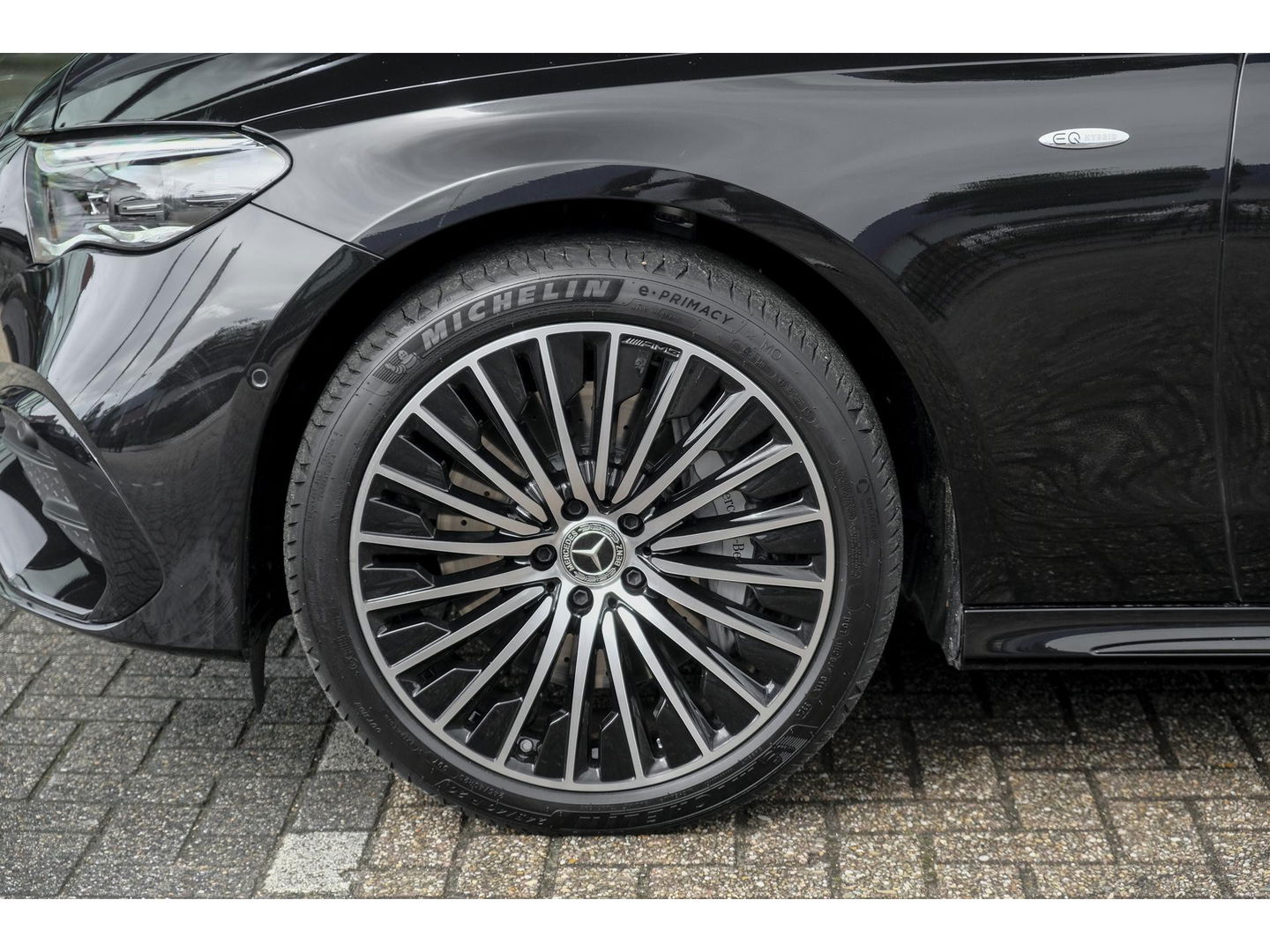 Mercedes-Benz E-Klasse E300e AMG 313pk Hybrid Panoramadak Superscreen Night pakket MBUX Digital light NLauto Keyless 20" LMV
