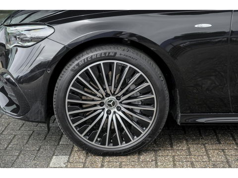 Mercedes-Benz E-Klasse E300e AMG 313pk Hybrid Panoramadak Superscreen Night pakket MBUX Digital light NLauto Keyless 20" LMV