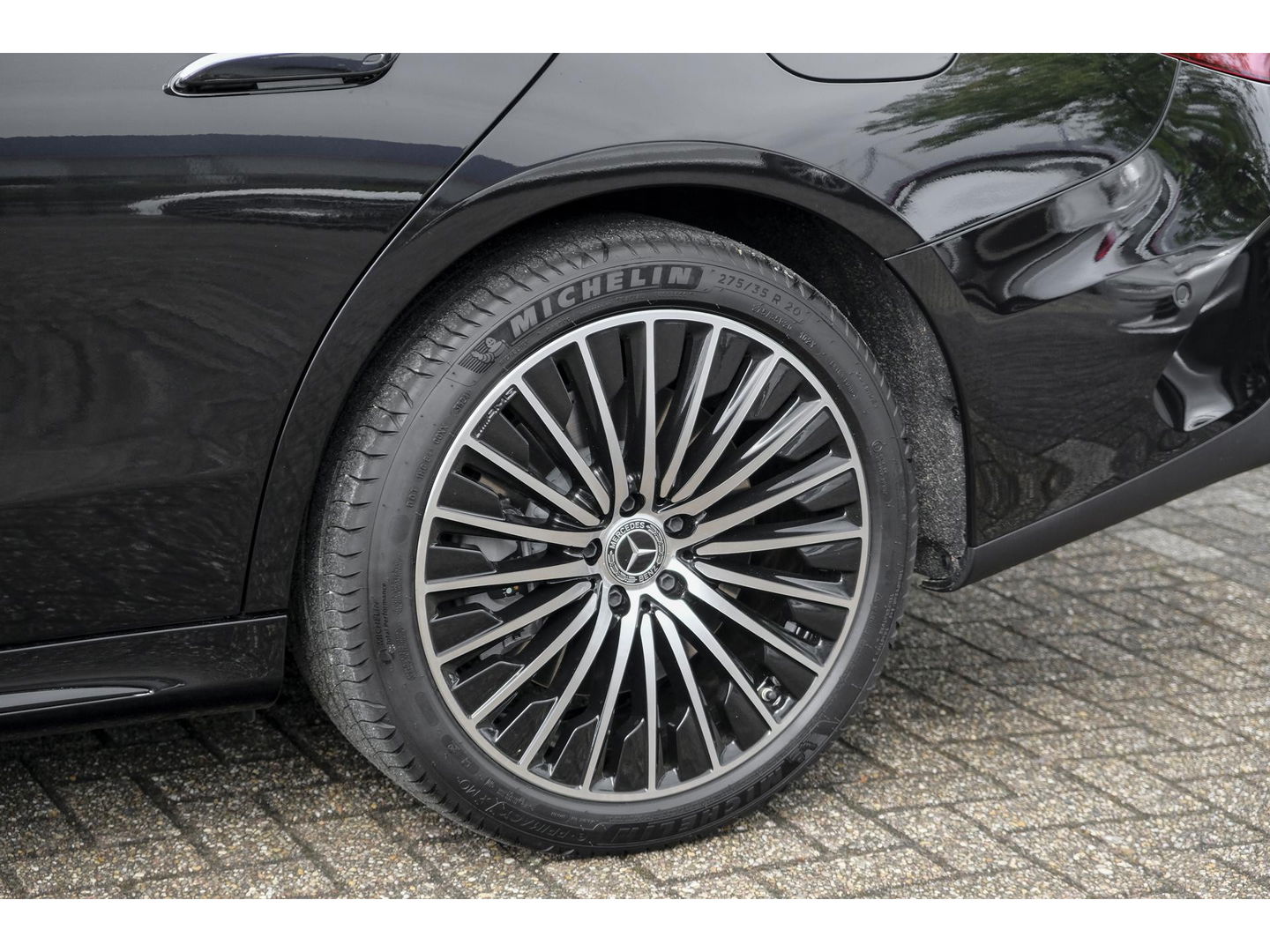 Mercedes-Benz E-Klasse E300e AMG 313pk Hybrid Panoramadak Superscreen Night pakket MBUX Digital light NLauto Keyless 20" LMV