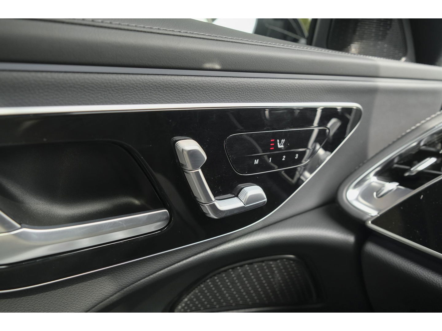 Mercedes-Benz E-Klasse E300e AMG 313pk Hybrid Panoramadak Superscreen Night pakket MBUX Digital light NLauto Keyless 20" LMV