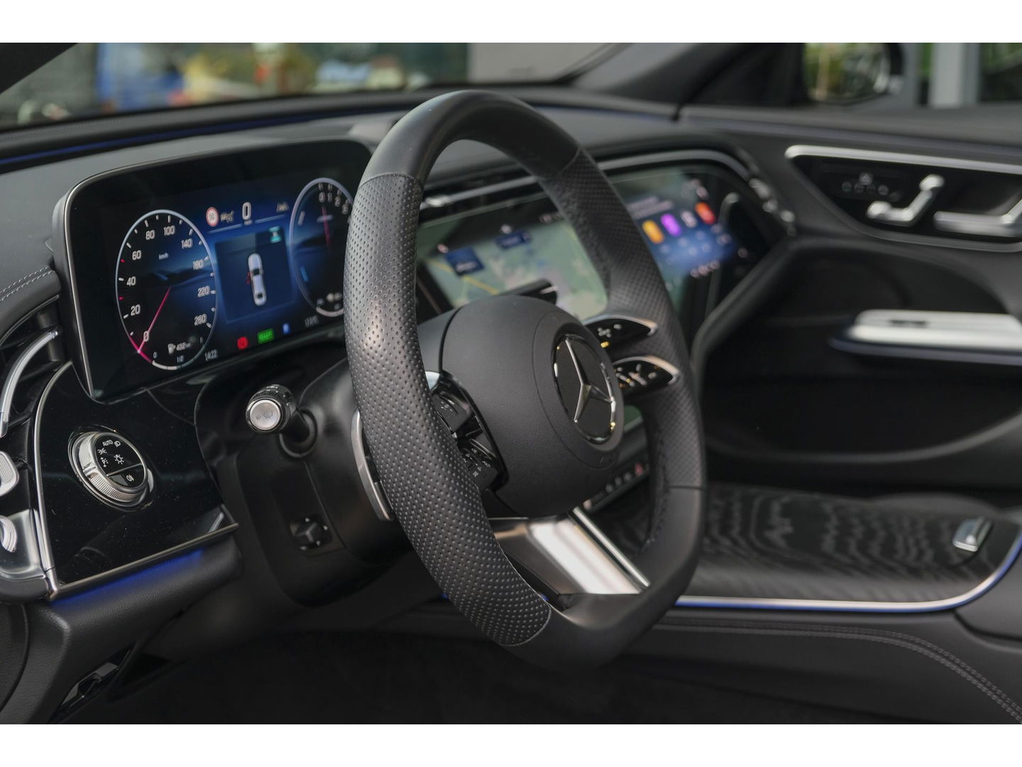 Mercedes-Benz E-Klasse E300e AMG 313pk Hybrid Panoramadak Superscreen Night pakket MBUX Digital light NLauto Keyless 20" LMV