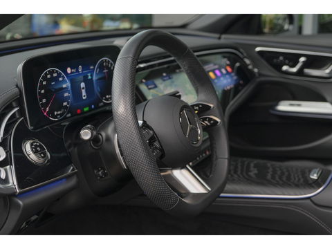 Mercedes-Benz E-Klasse E300e AMG 313pk Hybrid Panoramadak Superscreen Night pakket MBUX Digital light NLauto Keyless 20" LMV