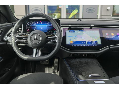 Mercedes-Benz E-Klasse E300e AMG 313pk Hybrid Panoramadak Superscreen Night pakket MBUX Digital light NLauto Keyless 20" LMV