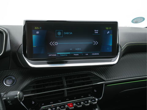 Peugeot e-208 EV GT-Line 350 50 kWh (INCL-BTW) *PANO | FULL-LED | DIGI-COCKPIT | BLINDSPOT | CAMERA | LEATHER-ALCANTARA | AMBIENT-LIGHT | NAVI-FULLMAP | LANE-ASSIST | KEYLESS | DAB | CCS-FASTLOADER | HEATED-SPORTSEATS | 17"ALU