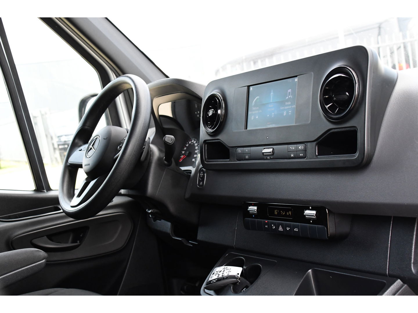 Mercedes-Benz Sprinter 315 1.9 CDI RDW L2H2 PB Edition Cameram, Carplay, Sensoren, Dodehoek, 150PK, Automaat, Multimedia, Uniek!