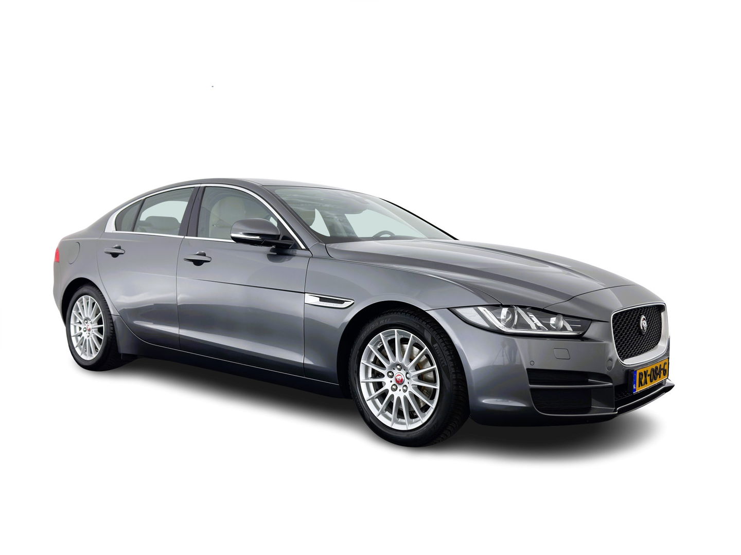 Jaguar XE 2.0 D Prestige [ DISTRIBUTIE-HOORBAAR ] Aut. *LUXURY-LEATHER | XENON | NAVI-FULLMAP | CAMERA | HEATED-COMFORTSEATS | ECC | KEYLESS | SHIFT-PADDLES | LANE-ASSIST |  PDC | CRUISE | TOWBAR | 17''ALU*