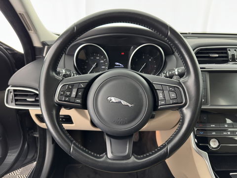 Jaguar XE 2.0 D Prestige [ DISTRIBUTIE-HOORBAAR ] Aut. *LUXURY-LEATHER | XENON | NAVI-FULLMAP | CAMERA | HEATED-COMFORTSEATS | ECC | KEYLESS | SHIFT-PADDLES | LANE-ASSIST |  PDC | CRUISE | TOWBAR | 17''ALU*