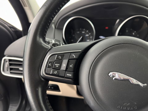 Jaguar XE 2.0 D Prestige [ DISTRIBUTIE-HOORBAAR ] Aut. *LUXURY-LEATHER | XENON | NAVI-FULLMAP | CAMERA | HEATED-COMFORTSEATS | ECC | KEYLESS | SHIFT-PADDLES | LANE-ASSIST |  PDC | CRUISE | TOWBAR | 17''ALU*