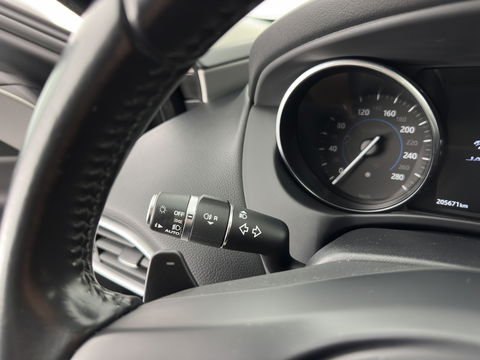 Jaguar XE 2.0 D Prestige [ DISTRIBUTIE-HOORBAAR ] Aut. *LUXURY-LEATHER | XENON | NAVI-FULLMAP | CAMERA | HEATED-COMFORTSEATS | ECC | KEYLESS | SHIFT-PADDLES | LANE-ASSIST |  PDC | CRUISE | TOWBAR | 17''ALU*