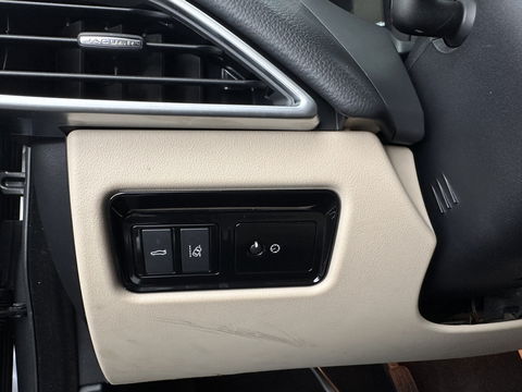 Jaguar XE 2.0 D Prestige [ DISTRIBUTIE-HOORBAAR ] Aut. *LUXURY-LEATHER | XENON | NAVI-FULLMAP | CAMERA | HEATED-COMFORTSEATS | ECC | KEYLESS | SHIFT-PADDLES | LANE-ASSIST |  PDC | CRUISE | TOWBAR | 17''ALU*