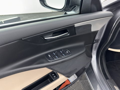 Jaguar XE 2.0 D Prestige [ DISTRIBUTIE-HOORBAAR ] Aut. *LUXURY-LEATHER | XENON | NAVI-FULLMAP | CAMERA | HEATED-COMFORTSEATS | ECC | KEYLESS | SHIFT-PADDLES | LANE-ASSIST |  PDC | CRUISE | TOWBAR | 17''ALU*
