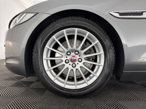 Jaguar XE 2.0 D Prestige [ DISTRIBUTIE-HOORBAAR ] Aut. *LUXURY-LEATHER | XENON | NAVI-FULLMAP | CAMERA | HEATED-COMFORTSEATS | ECC | KEYLESS | SHIFT-PADDLES | LANE-ASSIST |  PDC | CRUISE | TOWBAR | 17''ALU*