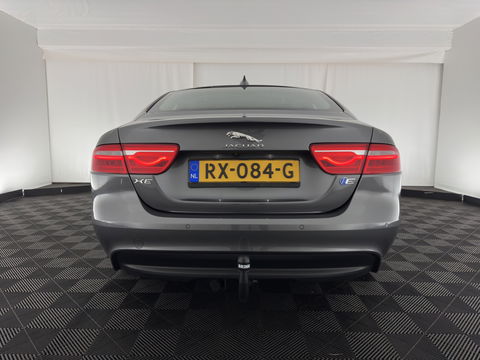 Jaguar XE 2.0 D Prestige [ DISTRIBUTIE-HOORBAAR ] Aut. *LUXURY-LEATHER | XENON | NAVI-FULLMAP | CAMERA | HEATED-COMFORTSEATS | ECC | KEYLESS | SHIFT-PADDLES | LANE-ASSIST |  PDC | CRUISE | TOWBAR | 17''ALU*