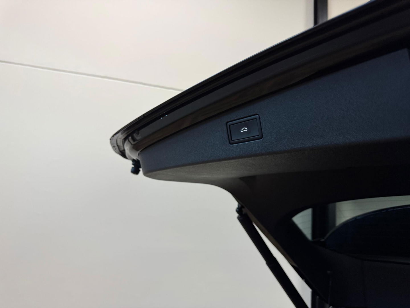 Volkswagen Tiguan 1.5 eTSI R-Line Edition PANO KEYLESS CAM