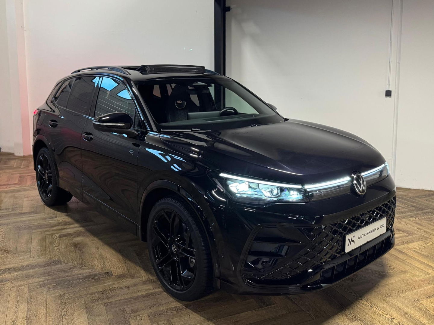 Volkswagen Tiguan 1.5 eTSI R-Line Edition PANO KEYLESS CAM