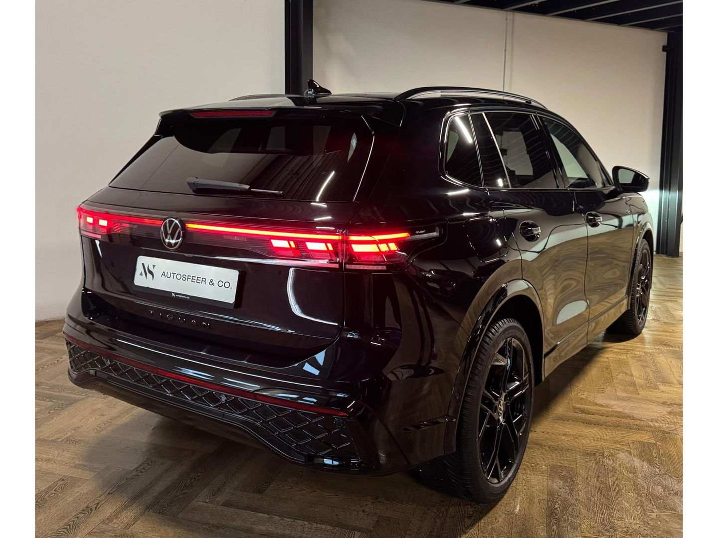 Volkswagen Tiguan 1.5 eTSI R-Line Edition PANO KEYLESS CAM