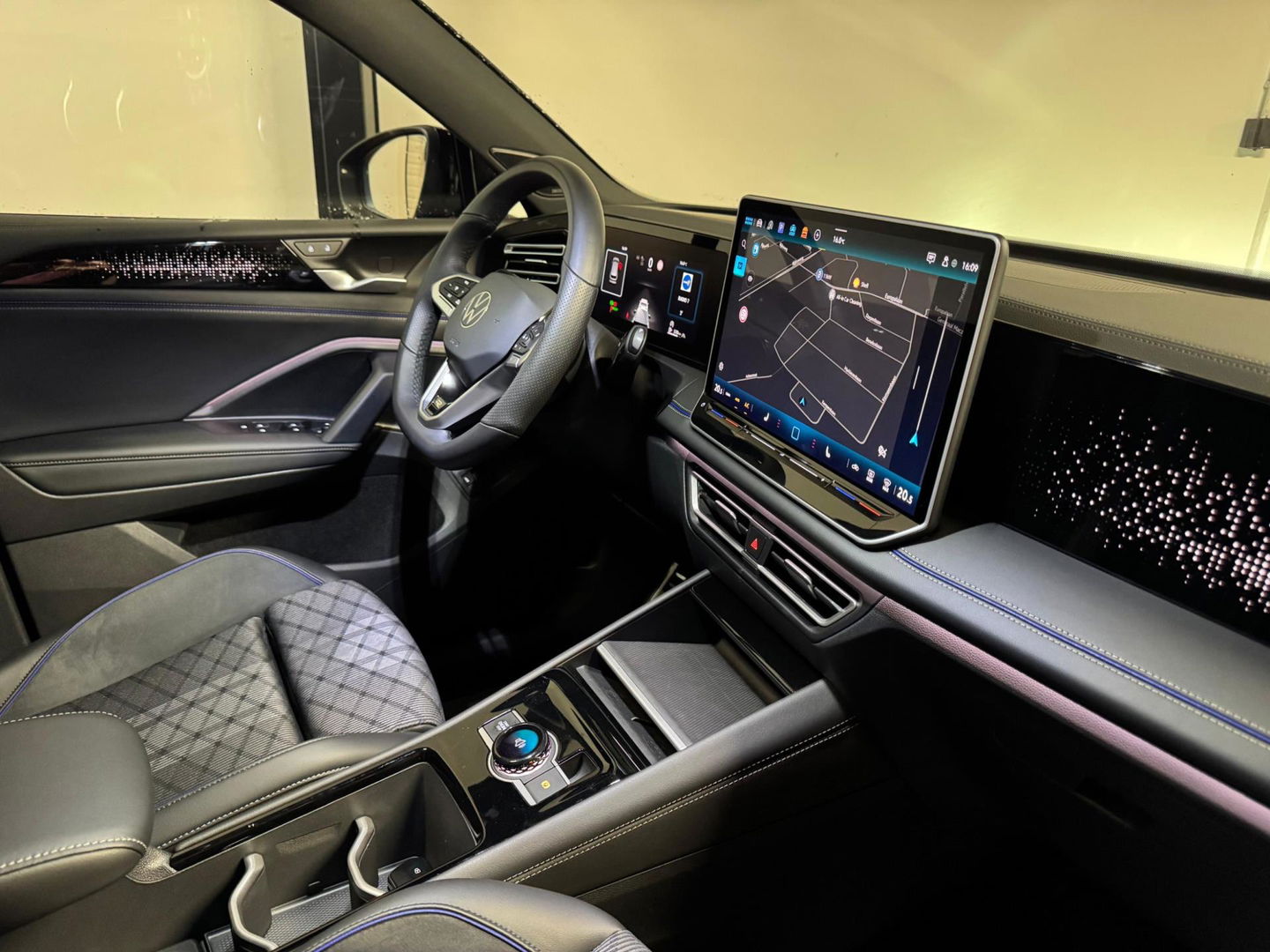 Volkswagen Tiguan 1.5 eTSI R-Line Edition PANO KEYLESS CAM