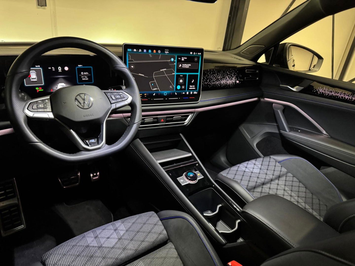 Volkswagen Tiguan 1.5 eTSI R-Line Edition PANO KEYLESS CAM