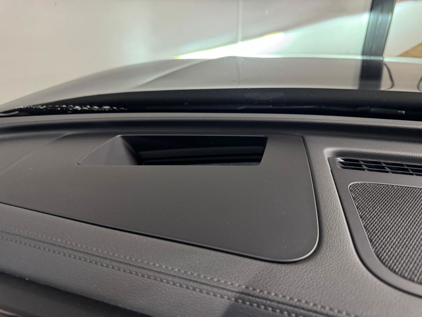 Volkswagen Tiguan 1.5 eTSI R-Line Edition PANO KEYLESS CAM