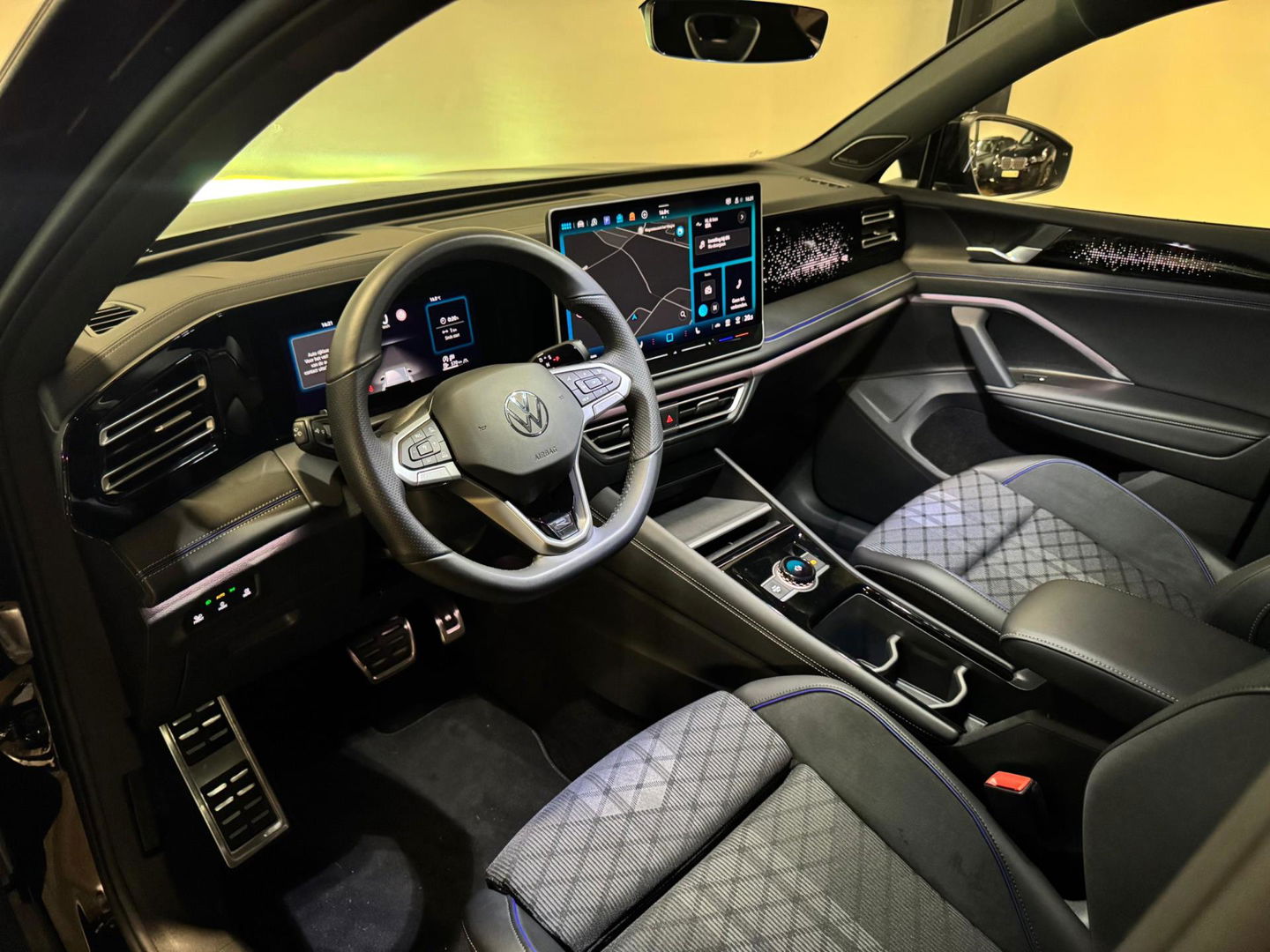 Volkswagen Tiguan 1.5 eTSI R-Line Edition PANO KEYLESS CAM