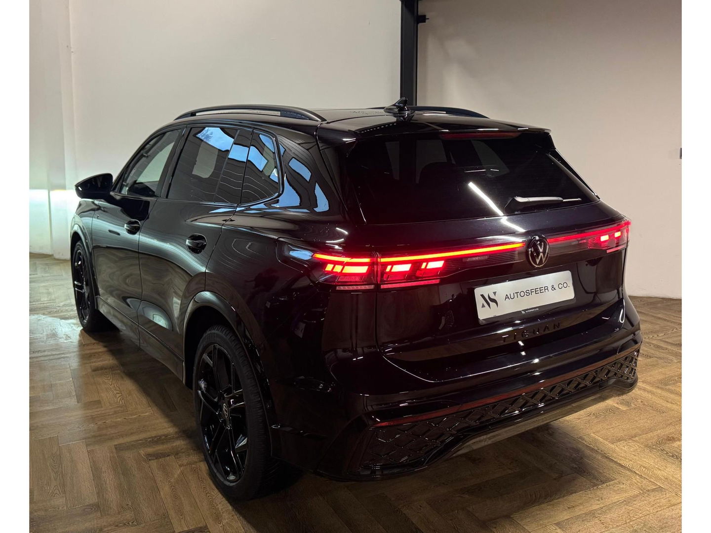 Volkswagen Tiguan 1.5 eTSI R-Line Edition PANO KEYLESS CAM