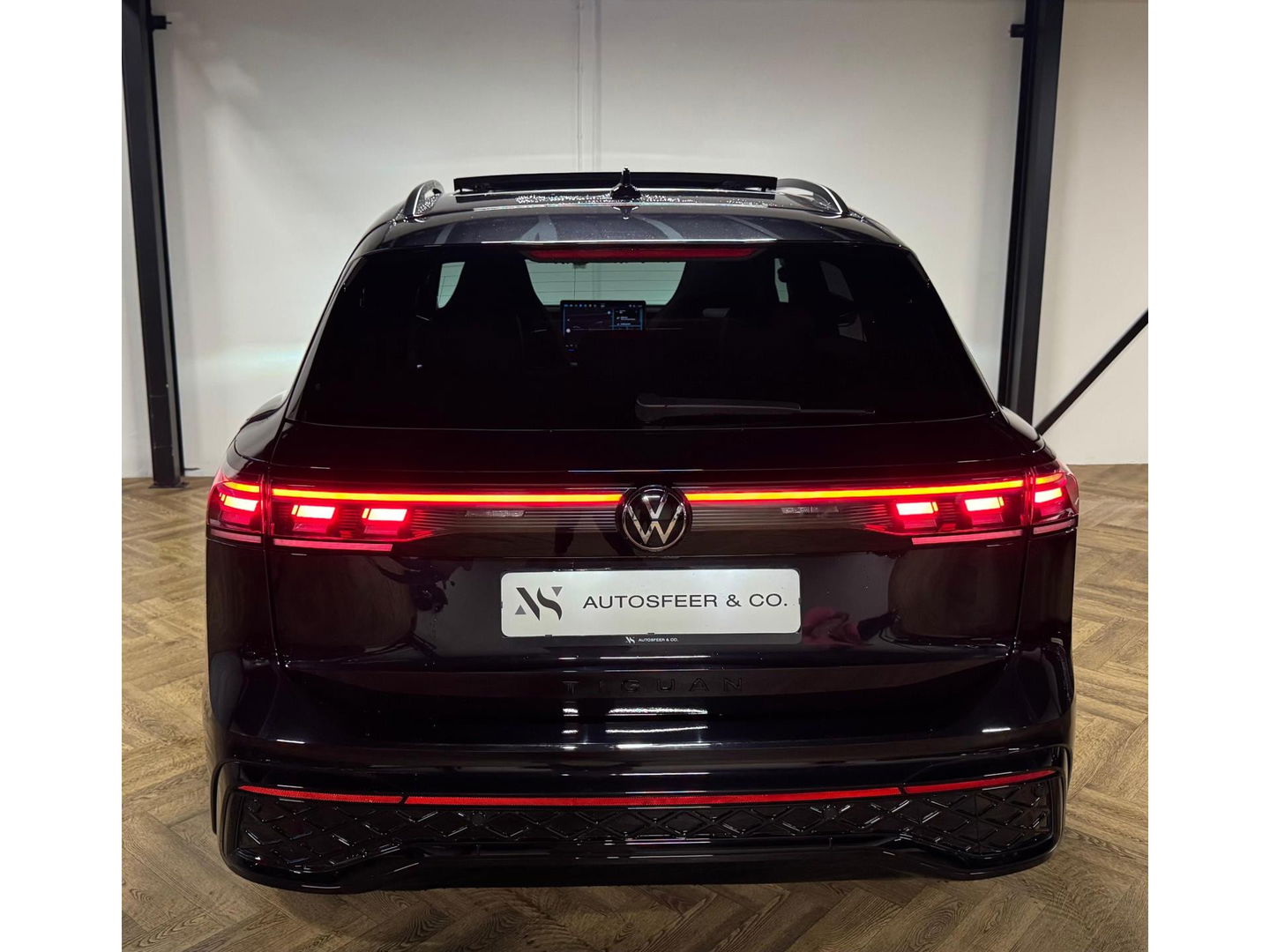 Volkswagen Tiguan 1.5 eTSI R-Line Edition PANO KEYLESS CAM
