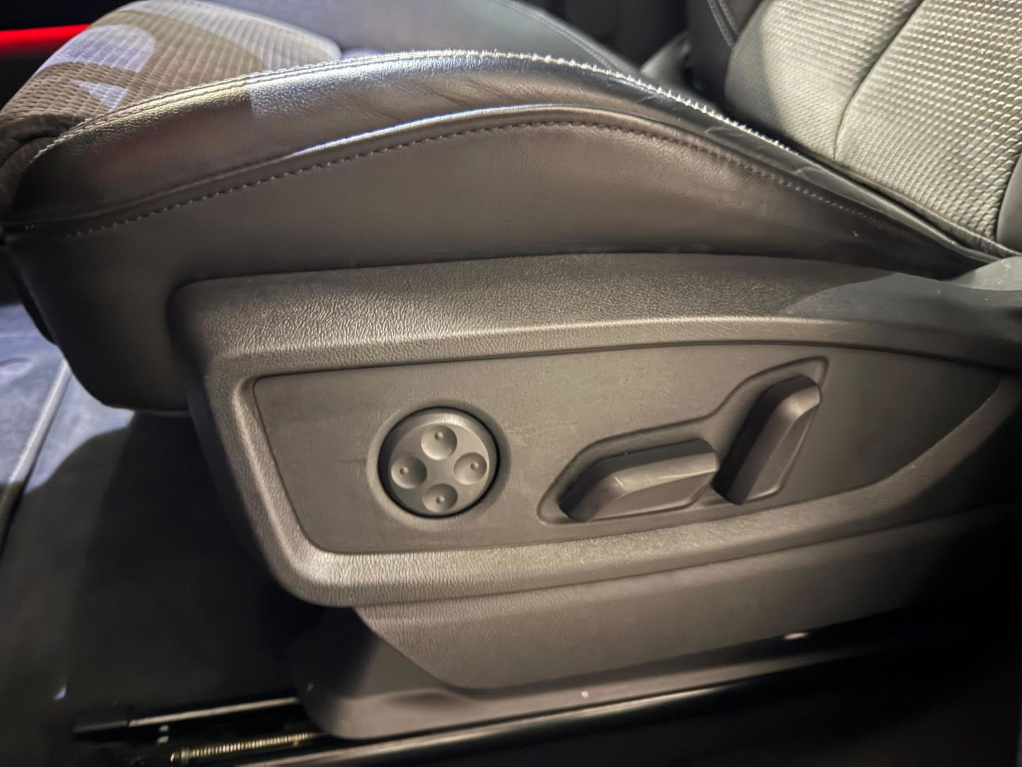 Audi Q5 3.0 TFSI SQ5 quattro PANO KEYLESS CAM