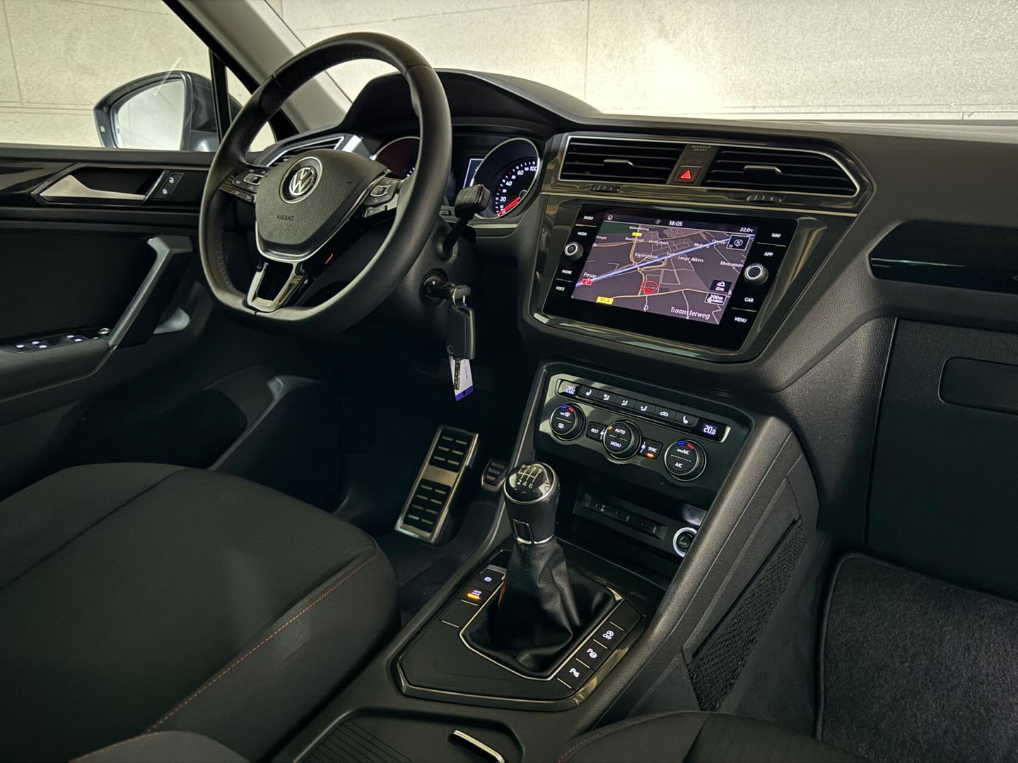 Volkswagen Tiguan 1.4 TSI ACT Carplay ACC Stoelver. Camera Trekh.