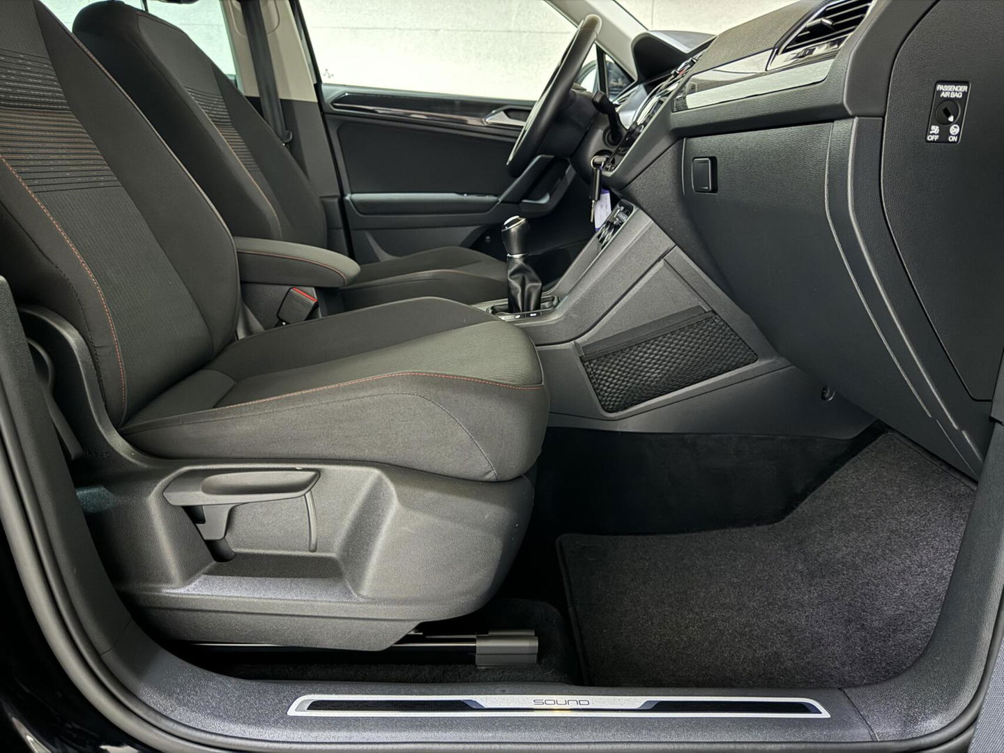 Volkswagen Tiguan 1.4 TSI ACT Carplay ACC Stoelver. Camera Trekh.