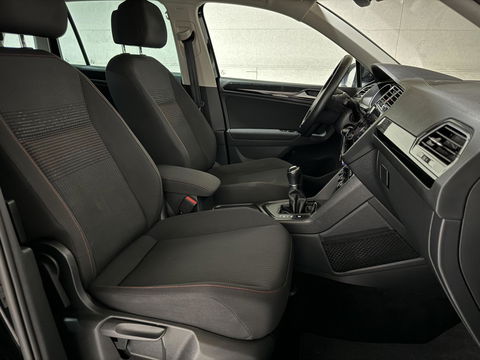 Volkswagen Tiguan 1.4 TSI ACT Carplay ACC Stoelver. Camera Trekh.