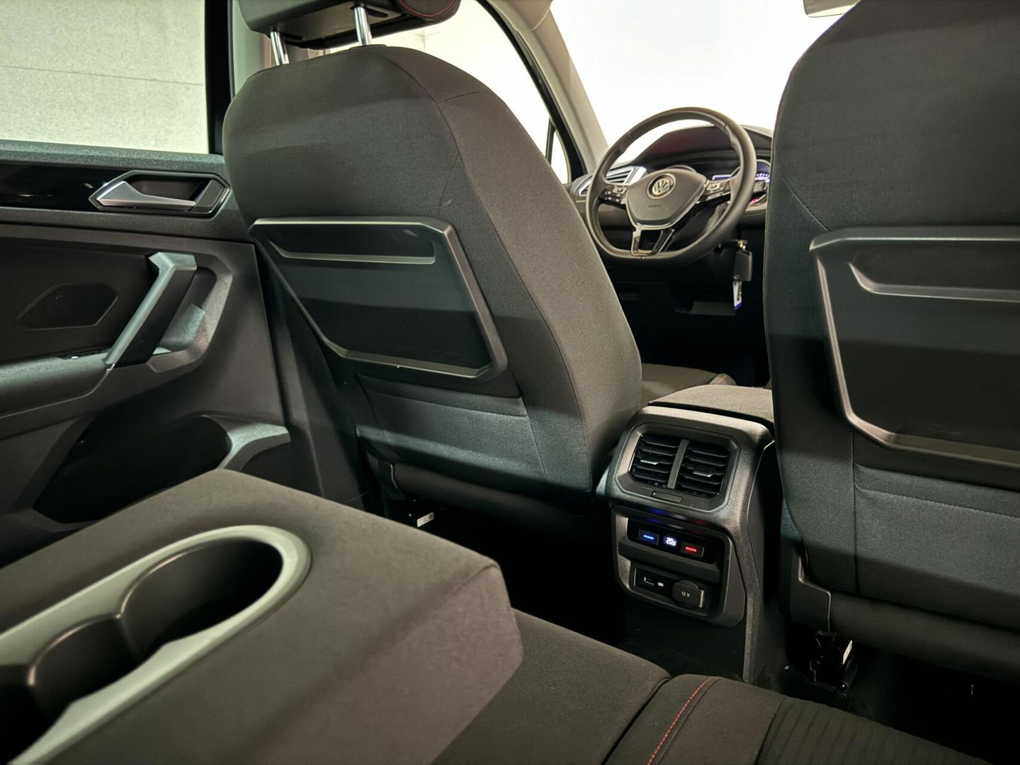 Volkswagen Tiguan 1.4 TSI ACT Carplay ACC Stoelver. Camera Trekh.