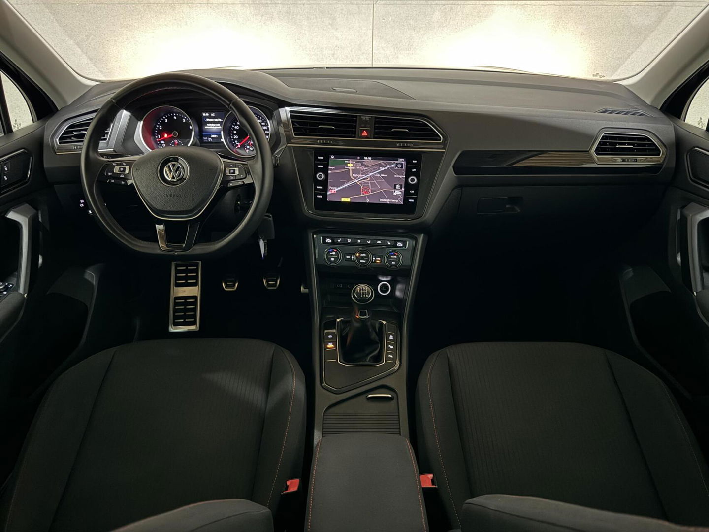 Volkswagen Tiguan 1.4 TSI ACT Carplay ACC Stoelver. Camera Trekh.