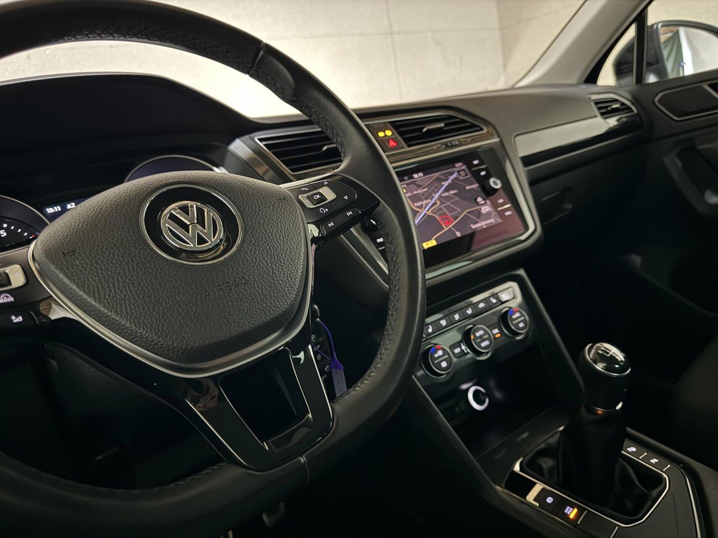 Volkswagen Tiguan 1.4 TSI ACT Carplay ACC Stoelver. Camera Trekh.