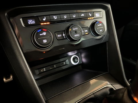 Volkswagen Tiguan 1.4 TSI ACT Carplay ACC Stoelver. Camera Trekh.