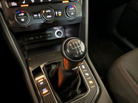 Volkswagen Tiguan 1.4 TSI ACT Carplay ACC Stoelver. Camera Trekh.