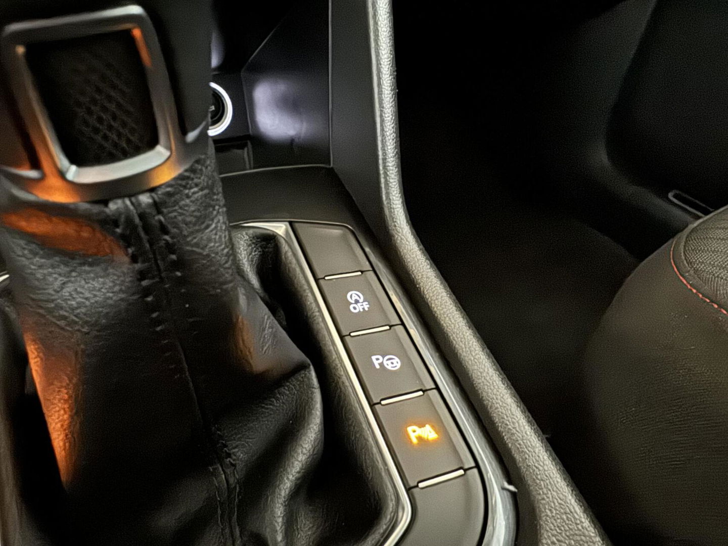 Volkswagen Tiguan 1.4 TSI ACT Carplay ACC Stoelver. Camera Trekh.