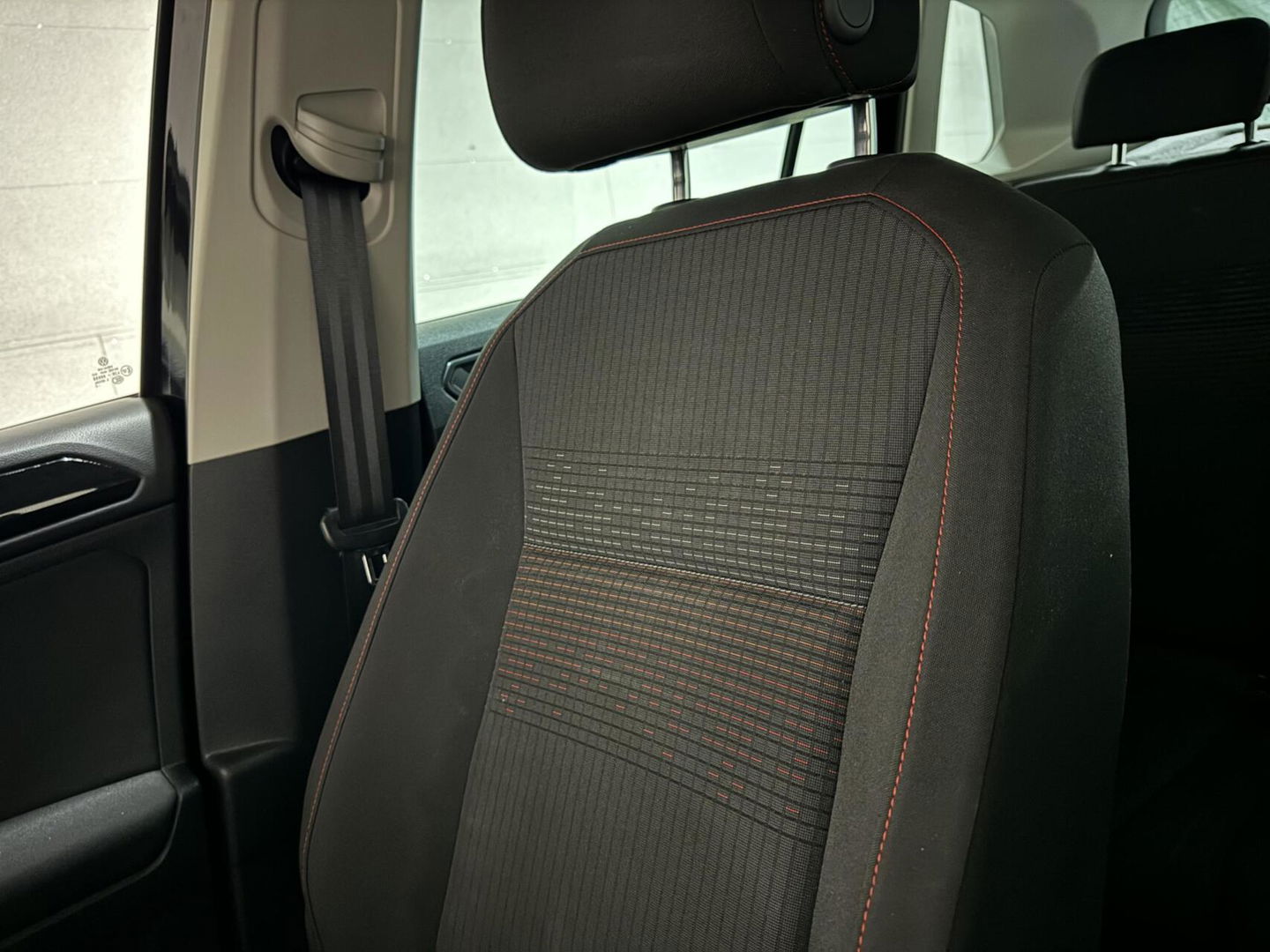 Volkswagen Tiguan 1.4 TSI ACT Carplay ACC Stoelver. Camera Trekh.