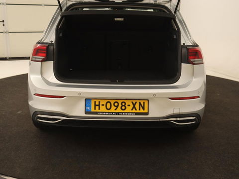 Volkswagen Golf 1.5 eTSI Style | Panoramadak | Automaat 1.5 eTSI Style | Panoramadak | Automaat | Navigatie | Memory | Adaptive cruise | Camera | Park assist | Carplay | Sfeerverlichting | Lane assist