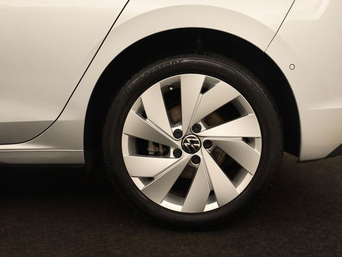 Volkswagen Golf 1.5 eTSI Style | Panoramadak | Automaat 1.5 eTSI Style | Panoramadak | Automaat | Navigatie | Memory | Adaptive cruise | Camera | Park assist | Carplay | Sfeerverlichting | Lane assist